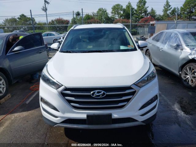 KM8J3CA22HU351389 Hyundai Tucson Sport