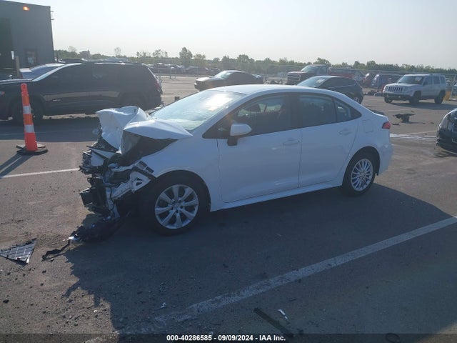 Toyota COROLLA LE 2021 5YFEPMAE3MP232641 Image 2