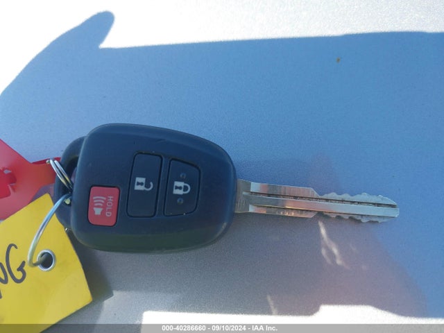 Toyota RAV4 LE 2018 JTMZFREV0JJ172555 Image 11