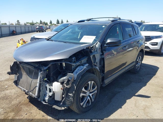 Toyota RAV4 LE 2018 JTMZFREV0JJ172555 Image 2