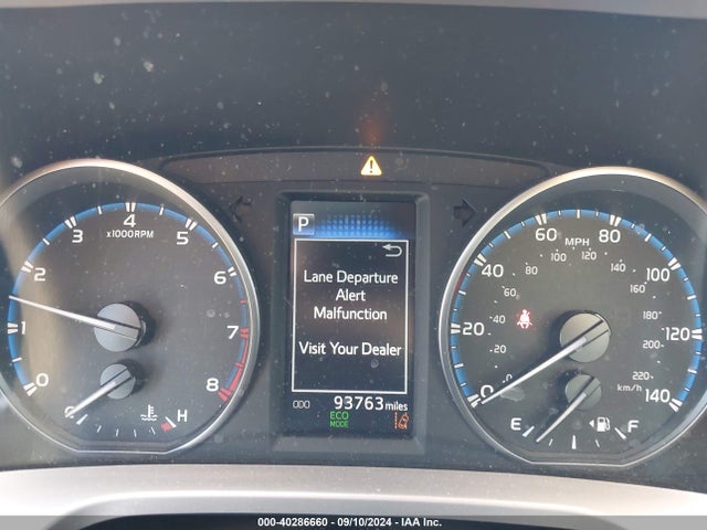 Toyota RAV4 LE 2018 JTMZFREV0JJ172555 Image 7