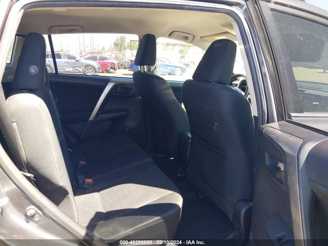 Toyota RAV4 LE 2018 JTMZFREV0JJ172555 Image 8