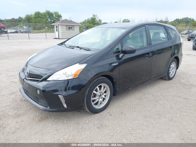Toyota Prius V Two 2014 JTDZN3EU1EJ013587 Image 2