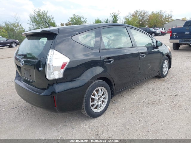 Toyota Prius V Two 2014 JTDZN3EU1EJ013587 Image 4