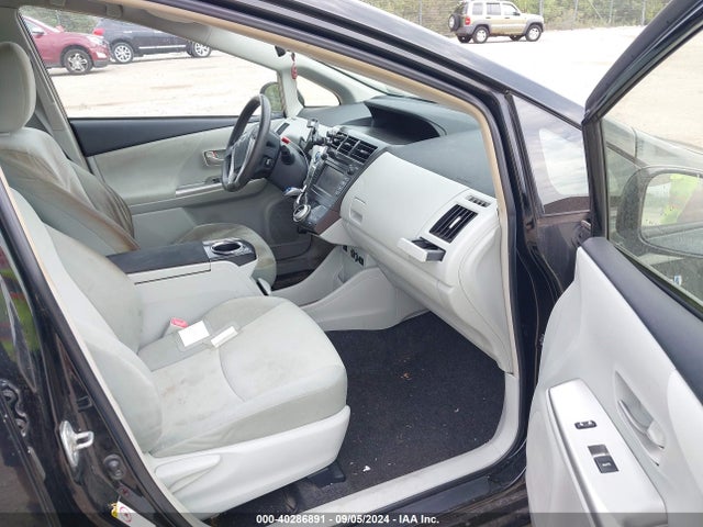 Toyota Prius V Two 2014 JTDZN3EU1EJ013587 Image 5