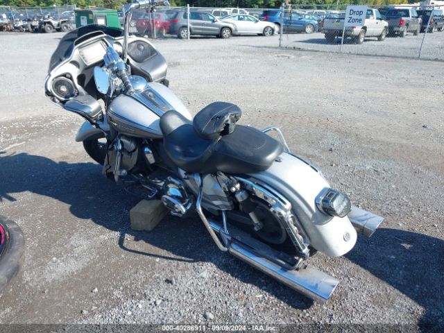 2016 HARLEY-DAVIDSON FLTRUSE 1HD1TAN10GB959317 Photo 2