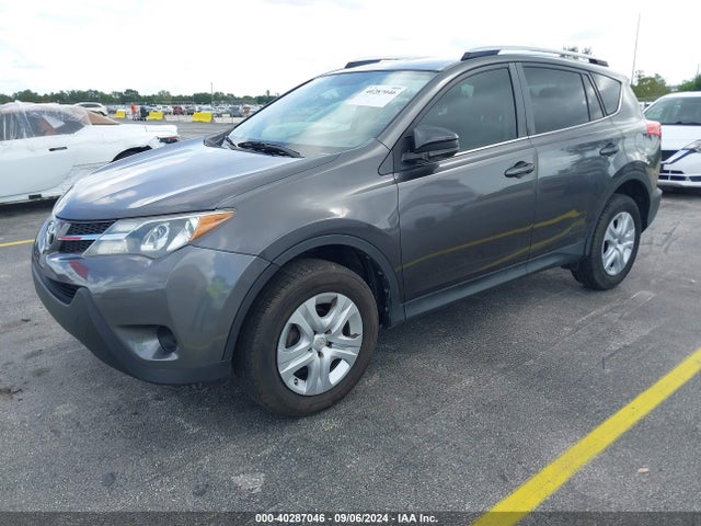Toyota RAV4 LE 2015 JTMZFREV5FJ057585 Image 2