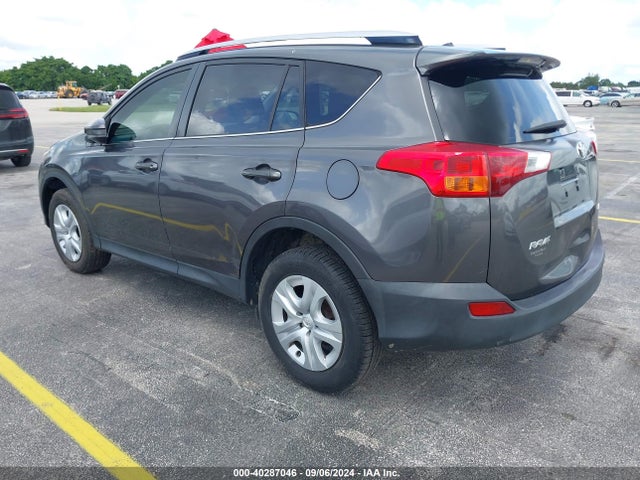 Toyota RAV4 LE 2015 JTMZFREV5FJ057585 Image 3