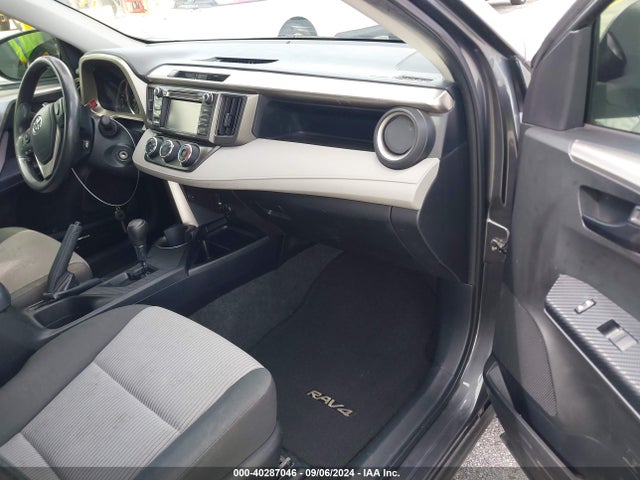 Toyota RAV4 LE 2015 JTMZFREV5FJ057585 Image 5