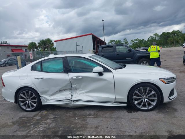7JRA22TK5KG013684 Volvo S60 T6 Momentum