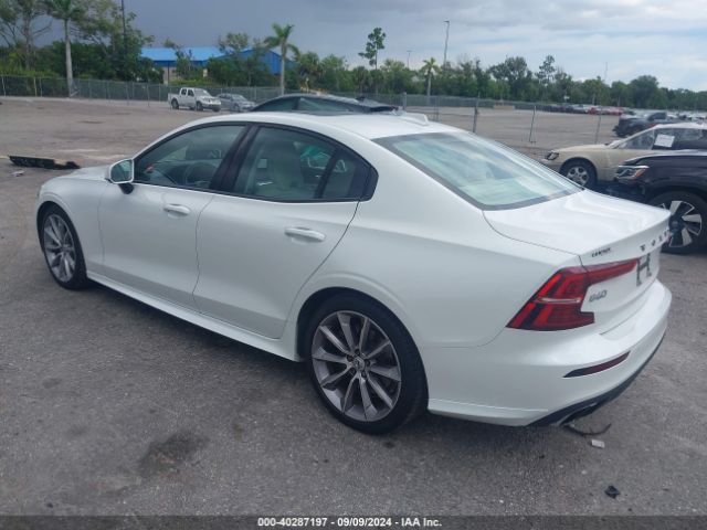 7JRA22TK5KG013684 Volvo S60 T6 Momentum