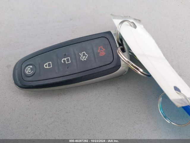 1FMCU9HD5KUA01097 Ford ESCAPE SEL