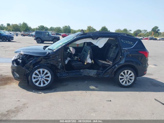 1FMCU9HD5KUA01097 Ford ESCAPE SEL