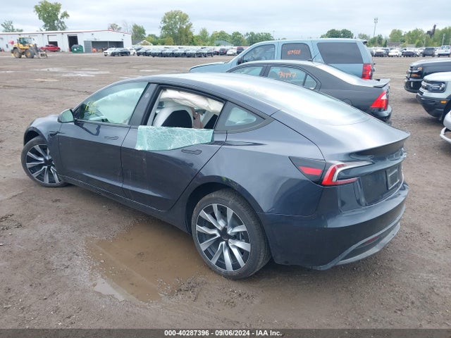 2024 TESLA MODEL 3 5YJ3E1EBXRF760448 Photo 2