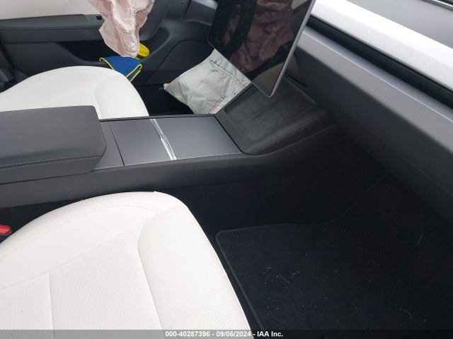 2024 TESLA MODEL 3 5YJ3E1EBXRF760448 Photo 4