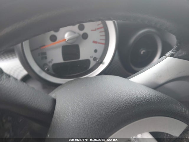 2010 MINI COOPER S CLUBMAN WMWMM3C5XATP76003 Photo 6