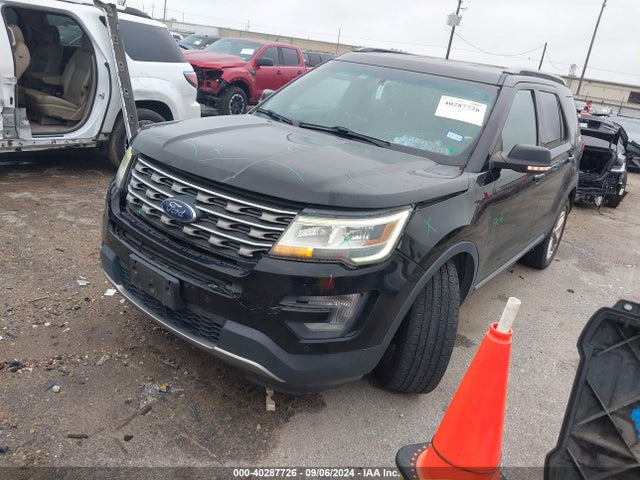 Ford EXPLORER XLT 2017 1FM5K7D82HGA98830 Image 2