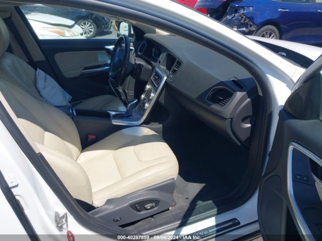 YV140MEK3H1373620 Volvo V60 T5 Premier