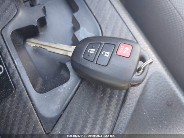 Toyota RAV4 LE 2014 JTMZFREVXED033490 Image 11