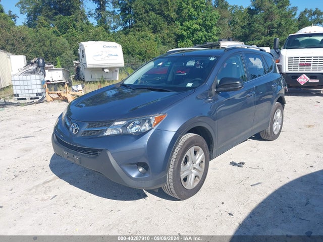 Toyota RAV4 LE 2014 JTMZFREVXED033490 Image 2