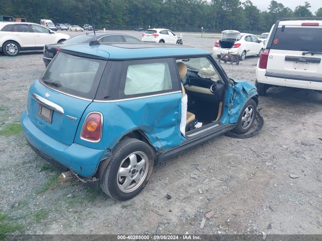 2007 MINI COOPER WMWMF33597TT57837 Photo 3