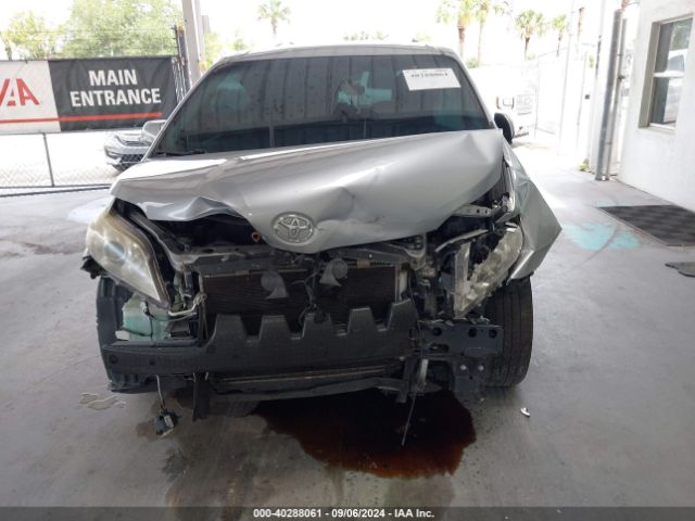 5TDYZ3DC8HS849574 Toyota Sienna Xle Premium 8 Passenger