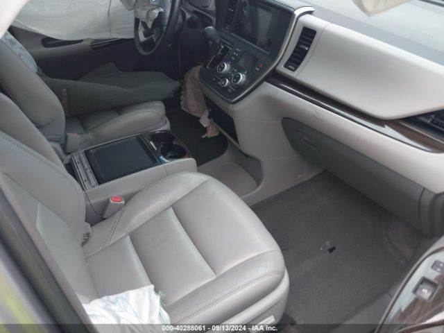 5TDYZ3DC8HS849574 Toyota Sienna Xle Premium 8 Passenger