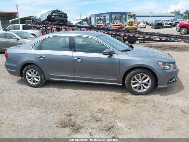 1VWAT7A31HC044206 Volkswagen Passat 1.8t S