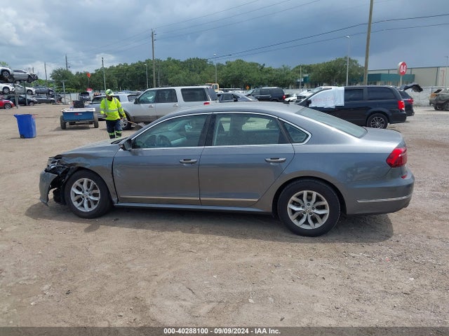 1VWAT7A31HC044206 Volkswagen Passat 1.8t S