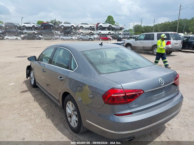 1VWAT7A31HC044206 Volkswagen Passat 1.8t S
