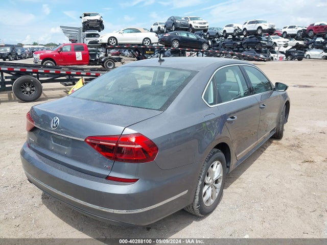 1VWAT7A31HC044206 Volkswagen Passat 1.8t S