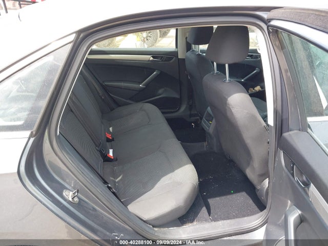 1VWAT7A31HC044206 Volkswagen Passat 1.8t S