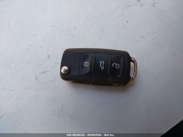3VW507ATXFM802081 Volkswagen Beetle 1.8t