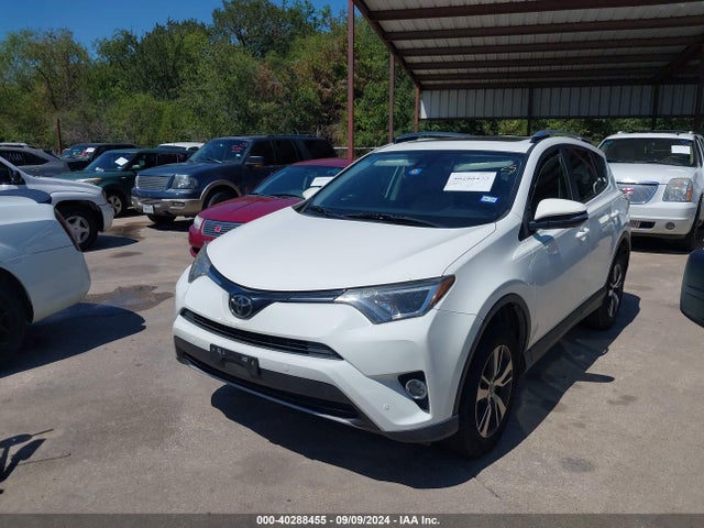 Toyota Rav4 Xle 2018 JTMWFREV7JJ168568 Image 2