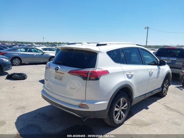Toyota Rav4 Xle 2018 JTMWFREV7JJ168568 Image 4