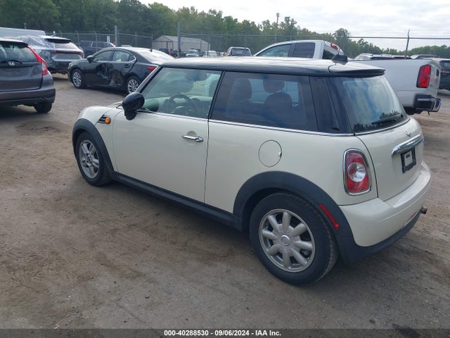 2013 MINI HARDTOP WMWSU3C58DT692502 Photo 2