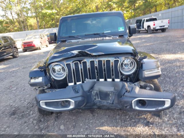 1C4HJXEG7JW196208 Jeep Wrangler Unlimited Sahara