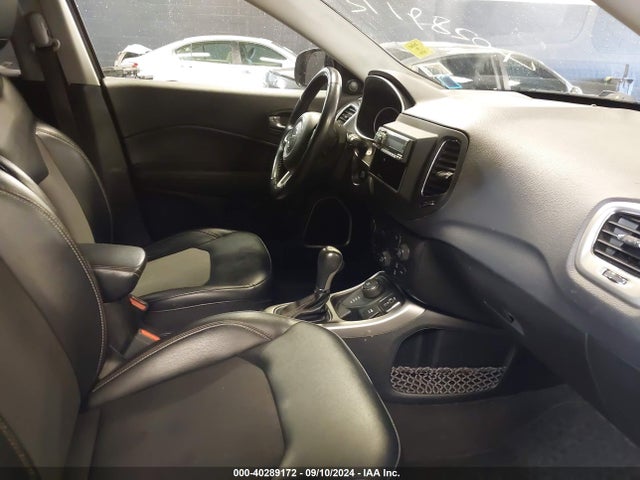 Jeep Compass Latitude 4x4 2018 3C4NJDBB6JT131897 Image 5