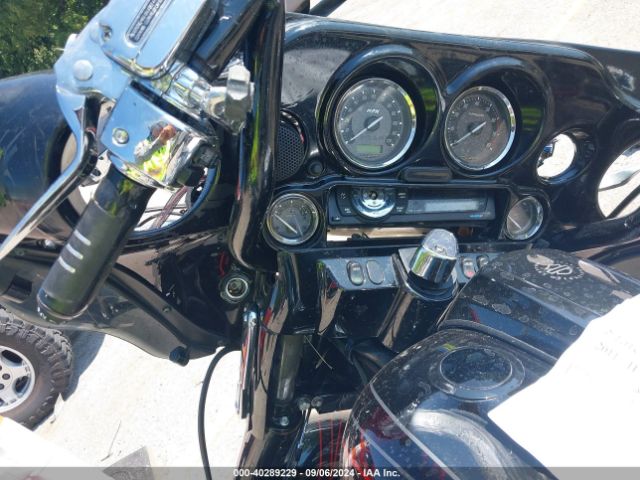 2011 HARLEY-DAVIDSON FLHXSE2 1HD1PZ812BB952327 Photo 6