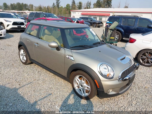 2010 MINI COOPER S WMWMF7C59ATZ69776 Photo 0