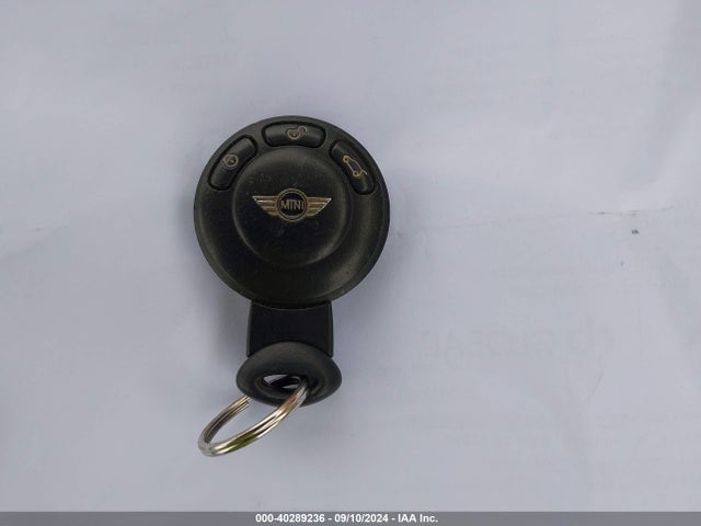 2010 MINI COOPER S WMWMF7C59ATZ69776 Photo 10