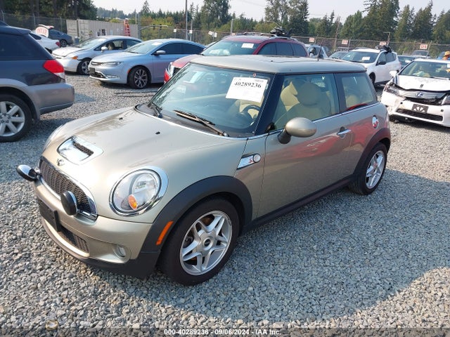 2010 MINI COOPER S WMWMF7C59ATZ69776 Photo 1