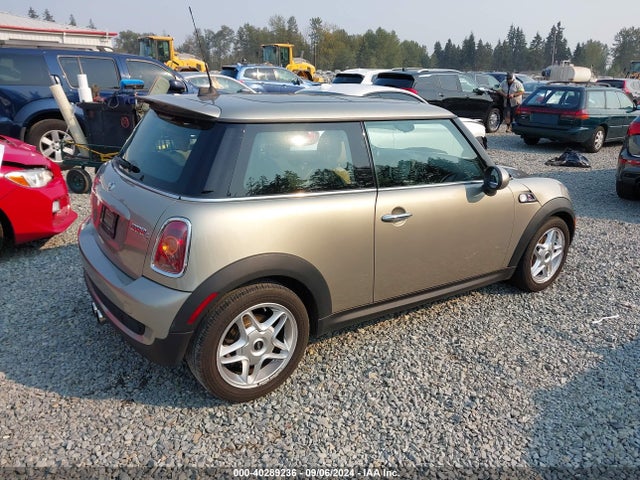 2010 MINI COOPER S WMWMF7C59ATZ69776 Photo 3