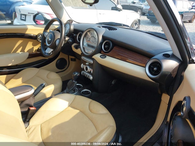 2010 MINI COOPER S WMWMF7C59ATZ69776 Photo 4