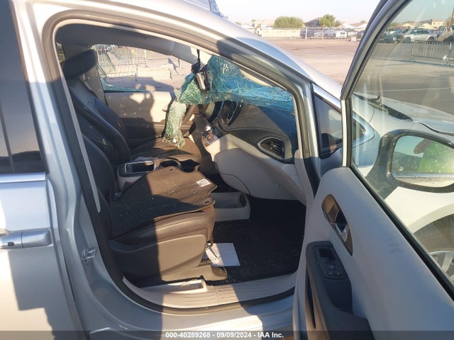 Chrysler Pacifica Hybrid Select 2024 2C4RC1S78RR150083 Image 5