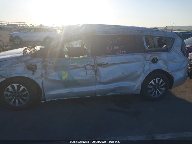 Chrysler Pacifica Hybrid Select 2024 2C4RC1S78RR150083 Image 6