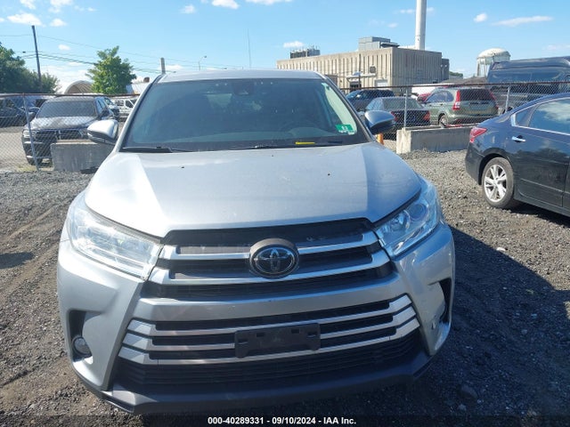 Toyota Highlander Le Plus 2018 5TDBZRFH1JS491662 Image 12