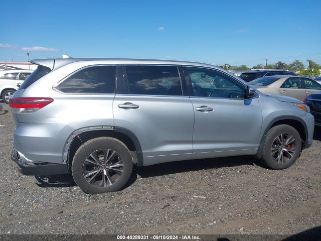 Toyota Highlander Le Plus 2018 5TDBZRFH1JS491662 Image 13