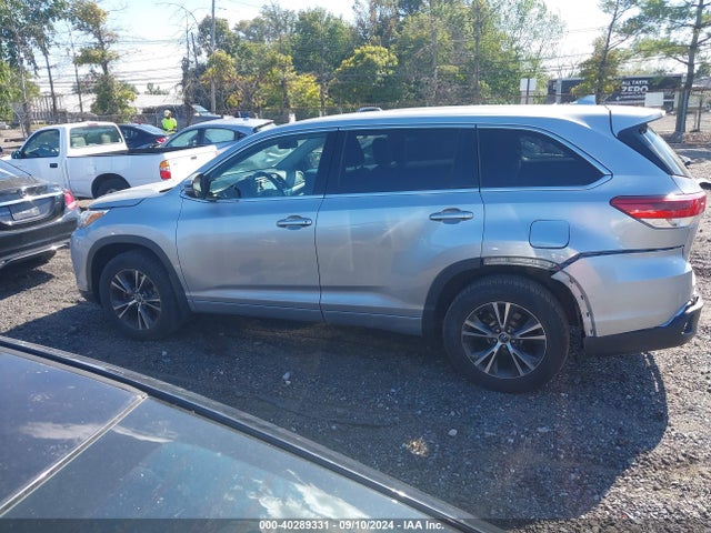 Toyota Highlander Le Plus 2018 5TDBZRFH1JS491662 Image 14