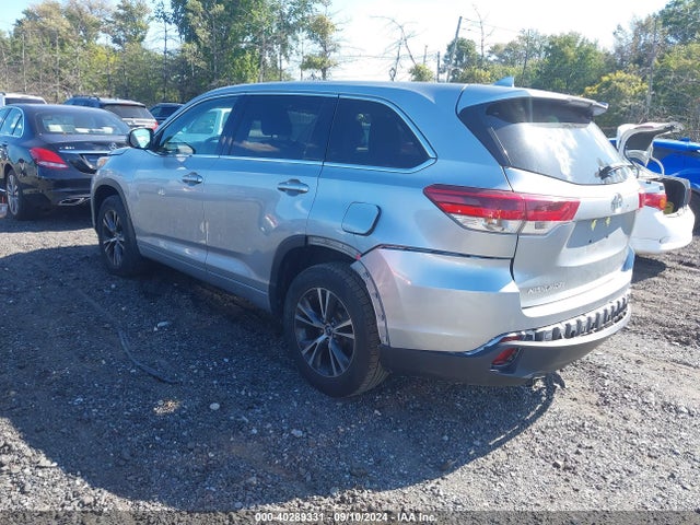 Toyota Highlander Le Plus 2018 5TDBZRFH1JS491662 Image 3